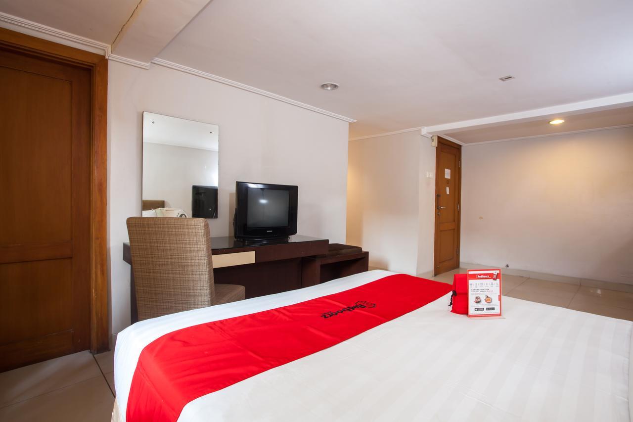 Hotel RedDoorz Premium @ Raya Nginden Wonotjolo Exterior foto