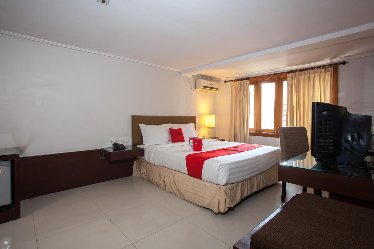 Hotel RedDoorz Premium @ Raya Nginden Wonotjolo Exterior foto