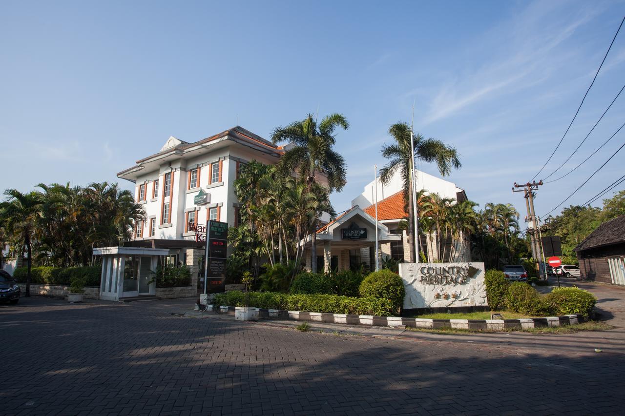 Hotel RedDoorz Premium @ Raya Nginden Wonotjolo Exterior foto